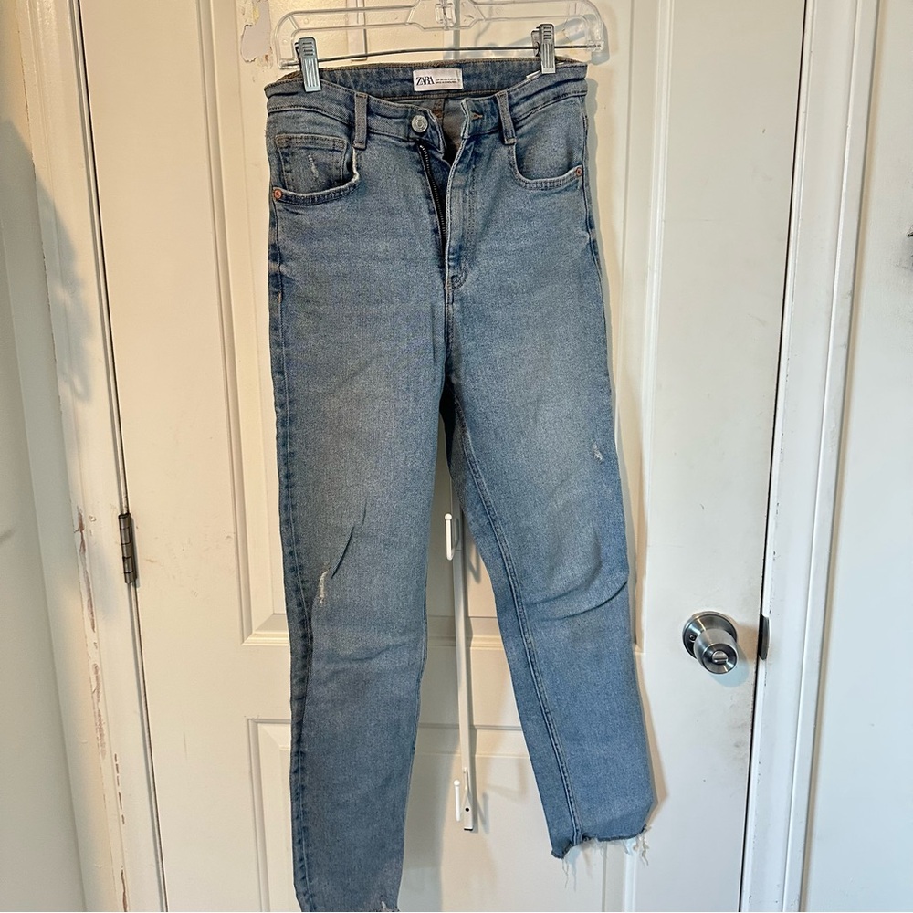 Zara Women's Light Blue Ankle Jeans